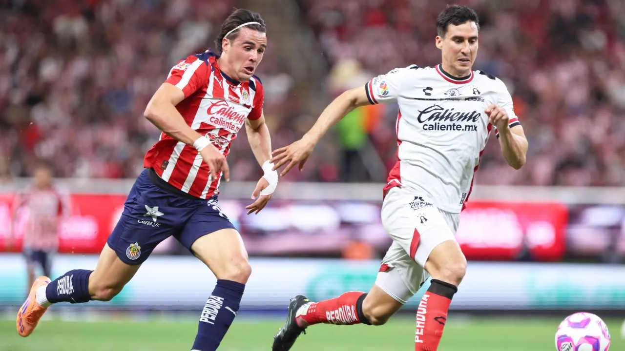 Atlas y Chivas enfrentarán un Clásico Tapatío con problemas en la cancha del Estadio Jalisco.