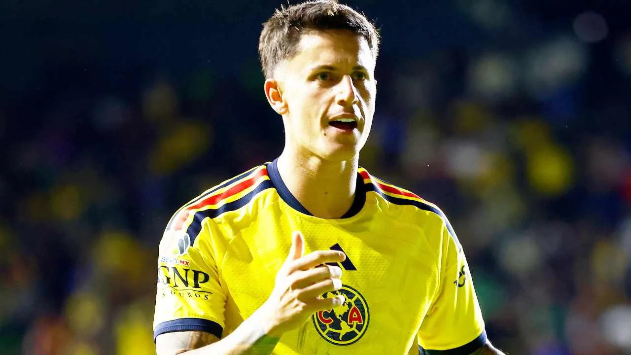Brian Rodríguez se burla de Chivas y causa revuelo en redes.