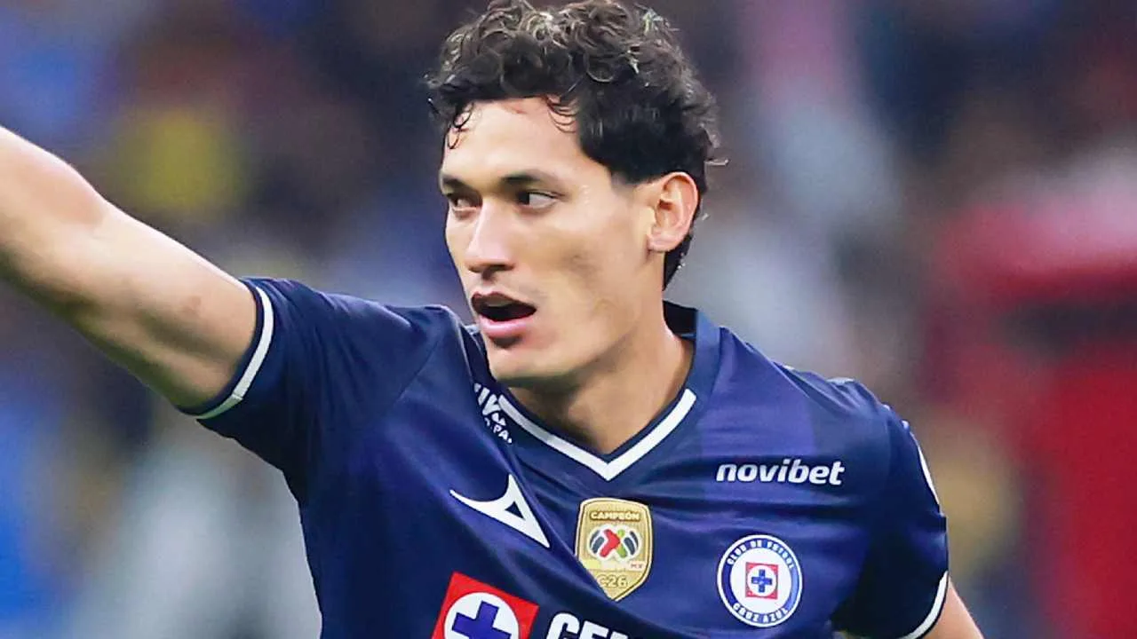 Chiquete Orozco asume su error ante Pumas y manda mensaje a Cruz Azul.