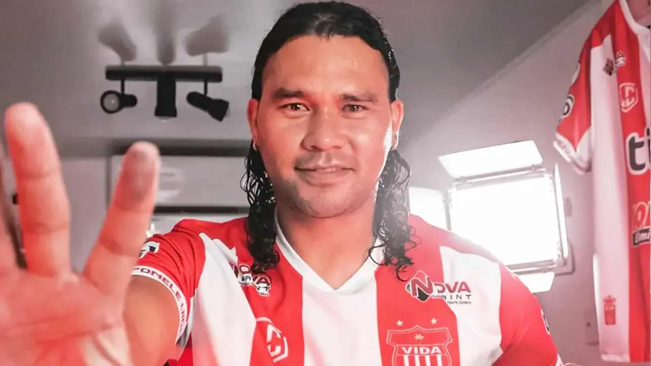 Gullit Peña se registra con Morena rumbo a 2027.