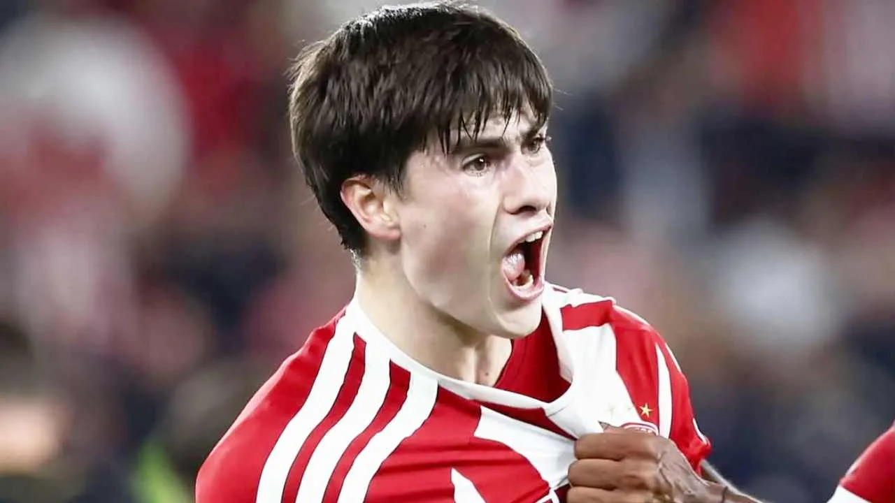 Hormiga González protagoniza festejo con Olympiacos