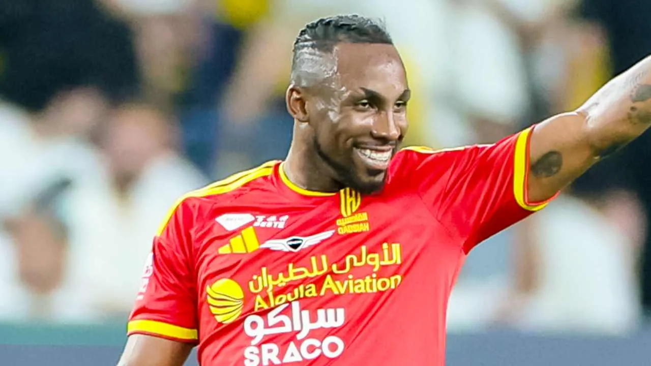Julián Quiñones brilla con gol y dos asistencias ante Al-Riyadh