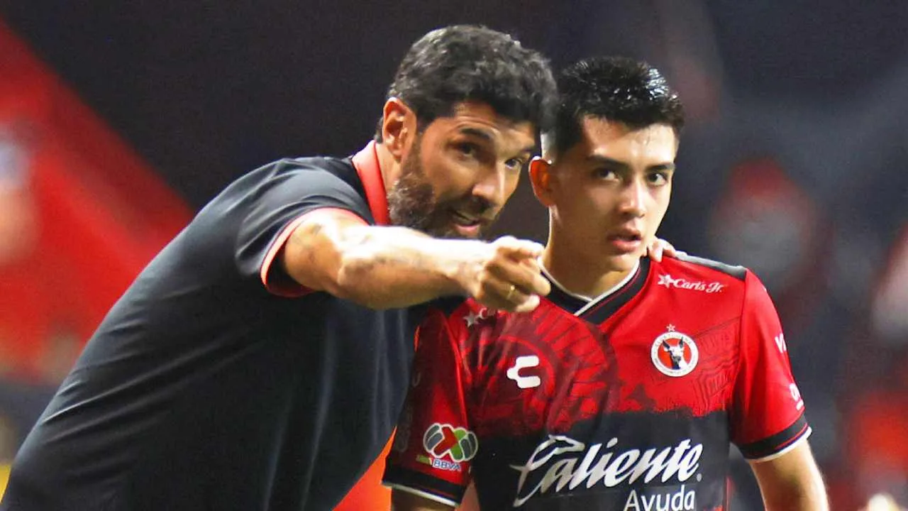 Loco Abreu habla de Gilberto Mora tras su regreso