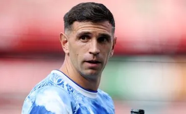 Dibu Martínez