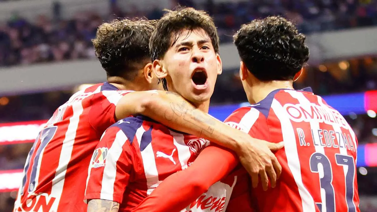 Santiago Sandoval interesa en Europa: dos clubes siguen a la joya de Chivas