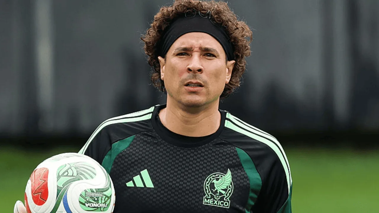 Memo Ochoa alza la voz.