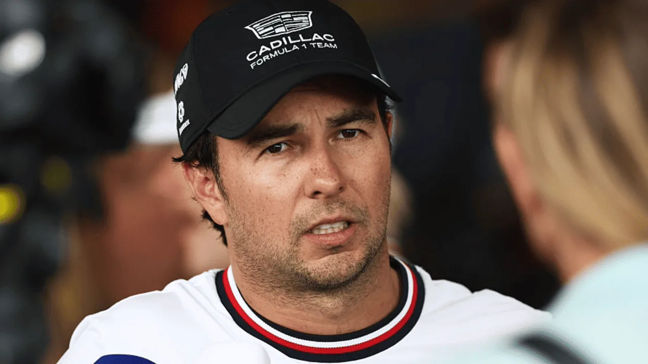 Checo Pérez chocó con Lance Stroll.