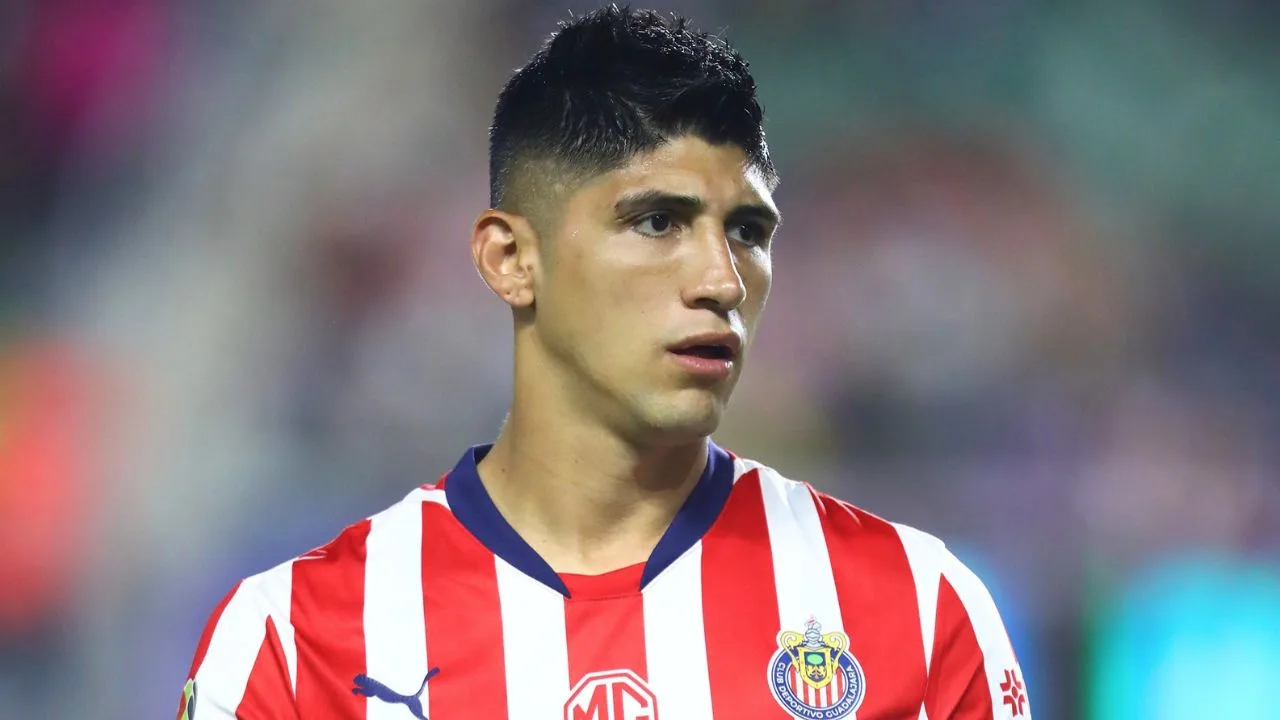 Esposa de Alan Pulido revela calvario que vivieron tras el nacimiento de su hija.