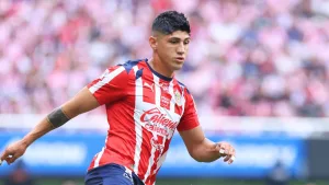 Alan Pulido se queja de cómo lo trataron en Chivas y destapa ‘horribles’ castigos