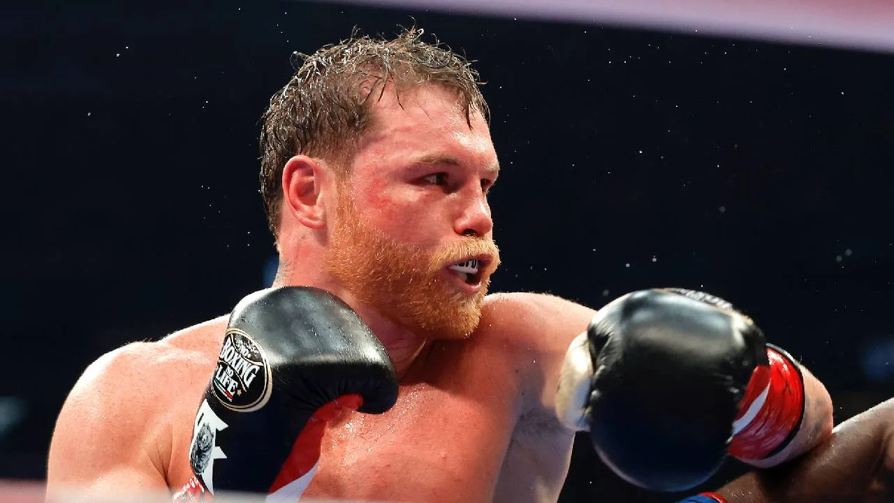 Canelo Álvarez, boxeador mexicano.