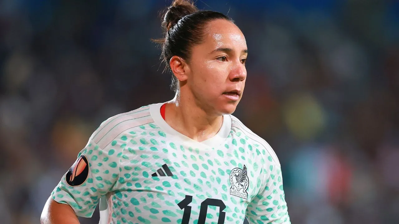 Charlyn Corral revela que no sabía que iba a recibir un premio en el Balón de Oro 2026.
