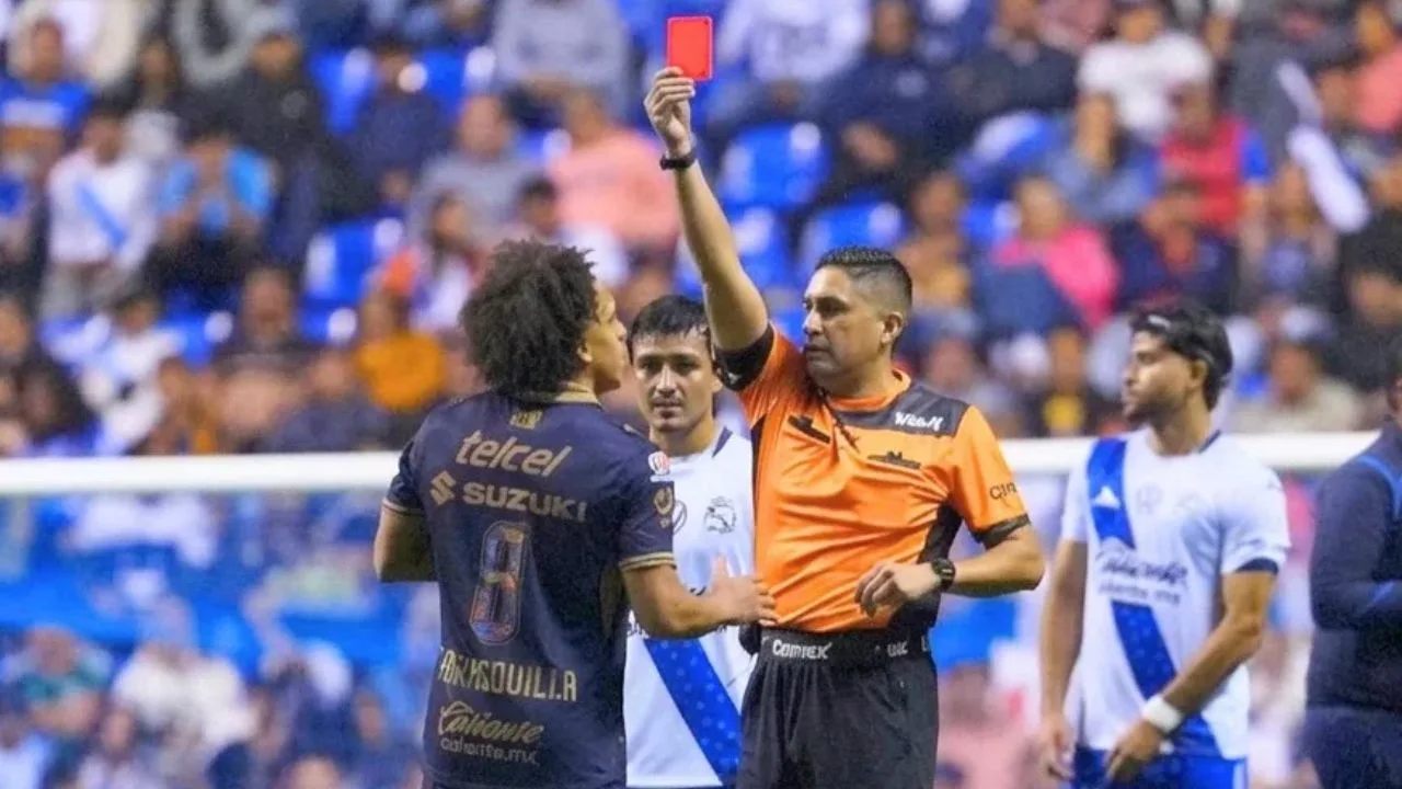 Le sacan la roja a Coco Carrasquilla y luego se la quitan: esta fue la polémica jugada.