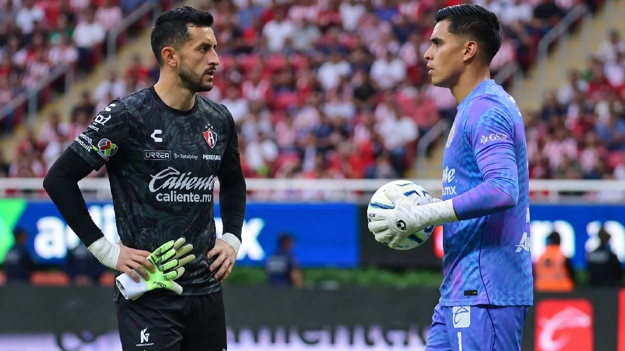 Camilo Vargas y Tala Rangel, porteros de ambos equipos.