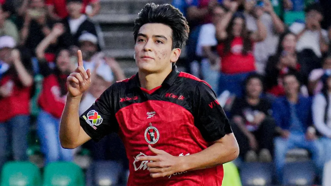 Gilberto Mora, futbolista mexicano.