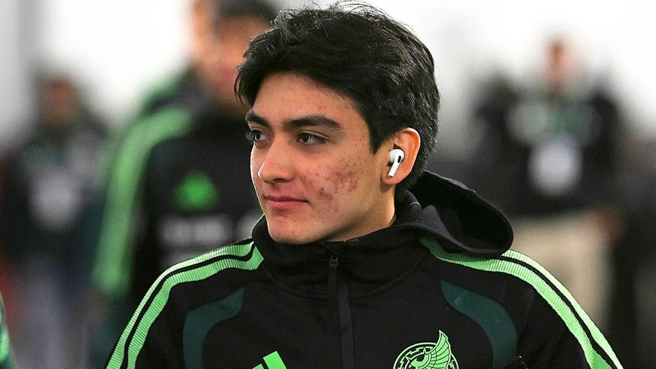 Así abandonó Gilberto Mora la concentración de la Selección Mexicana previo al duelo vs Chile.