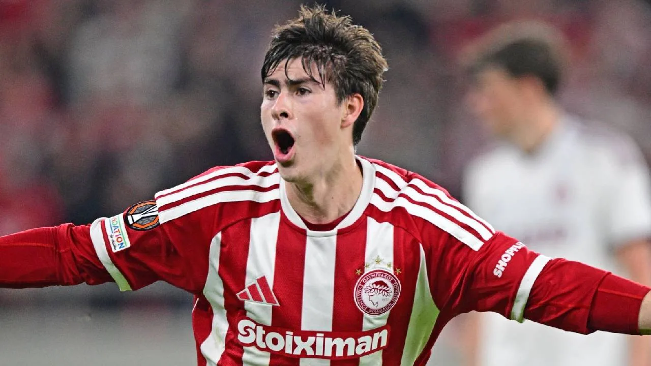 Armando González, delantero mexicano.