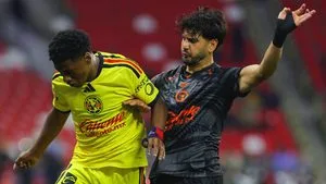 Jugador de Xolos levanta la polémica por una peculiar seña tras ser expulsado ante América