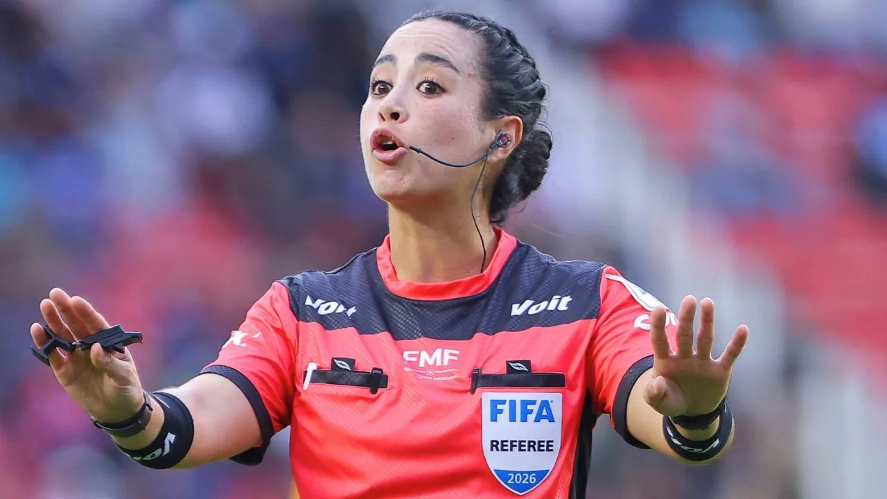 Comisión de Árbitros alerta por cuenta falsa de Katia Itzel pero le hacen ver su enorme error.
