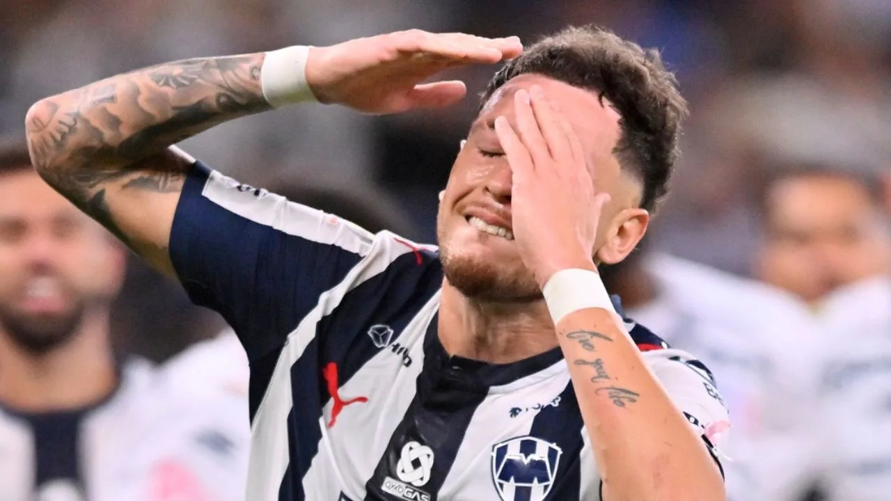 Rayados de Monterrey vs Chivas: Lucas Ocampos hace el oso y falla penal ante el Tala Rangel.