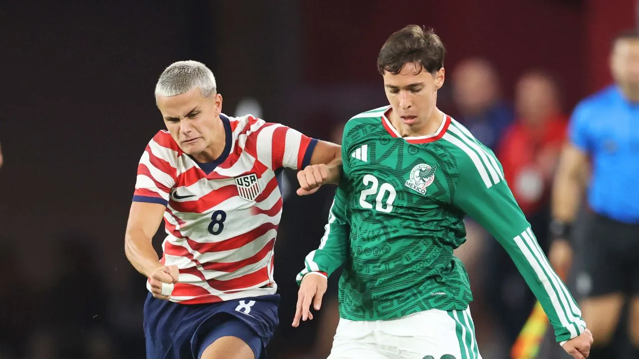 Mateo Chávez pierde la cabeza, detona conato de bronca y se va expulsado del México vs Estados Unidos.