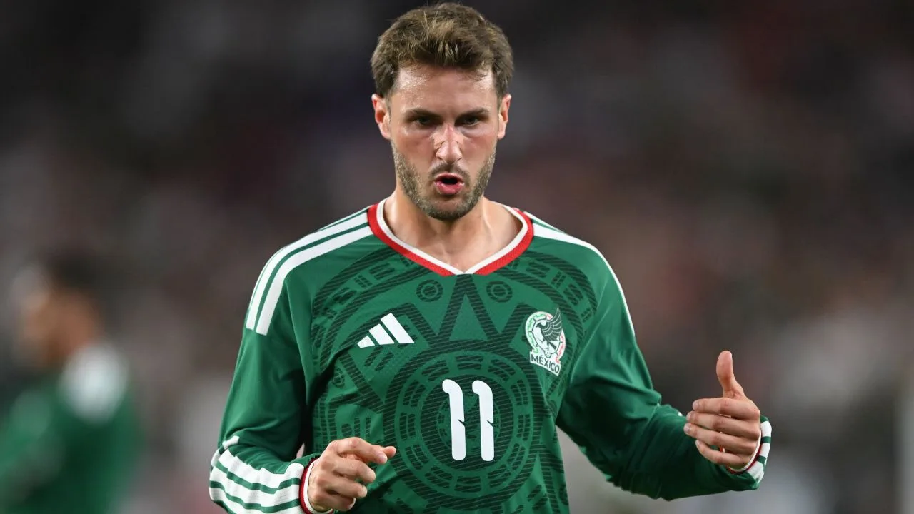 México vs Estados Unidos: Santiago Gimenez comete 'osote' y deja ir la oportunidad de marcar.