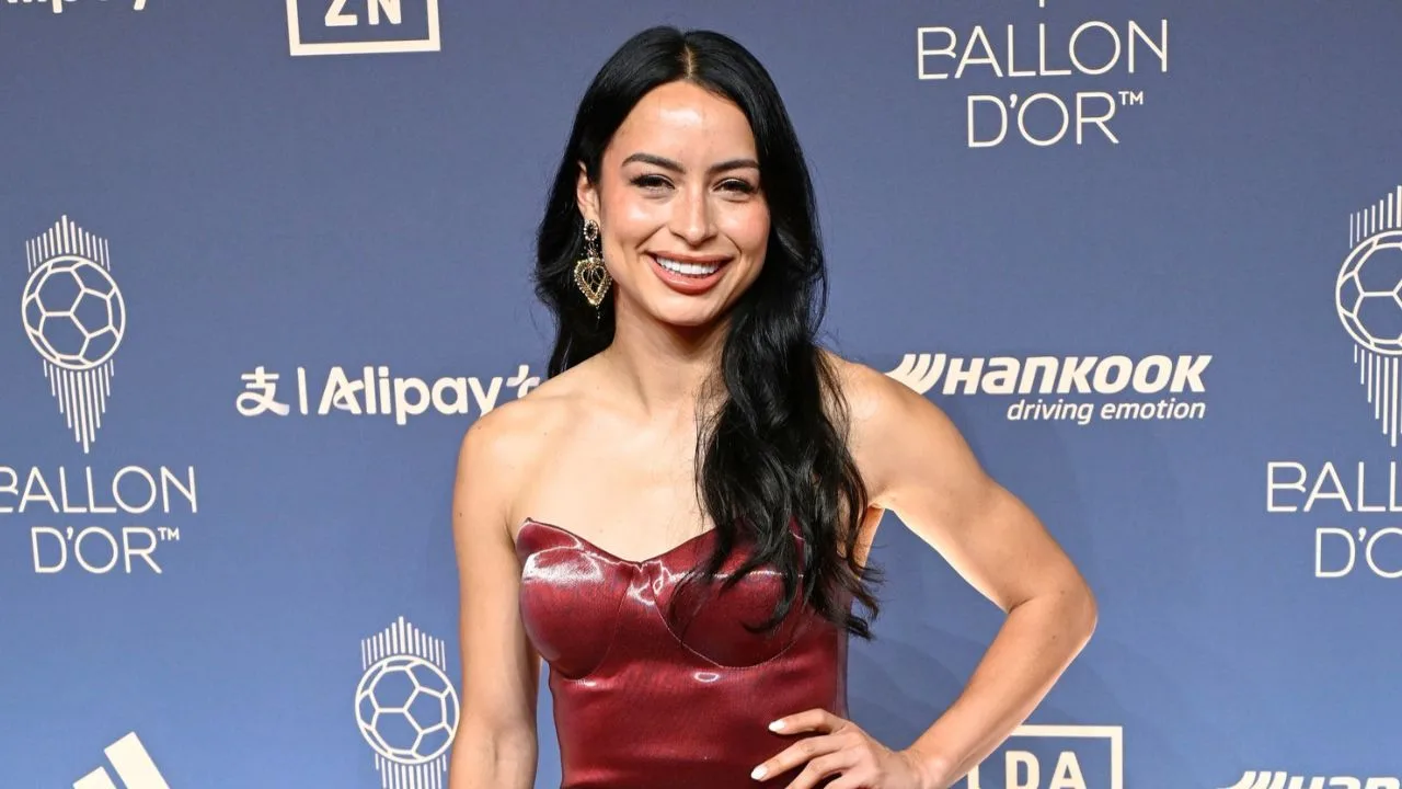 Scarlett Camberos se lució con su outfit y paralizó el Balón de Oro 2026 con espectacular vestido.