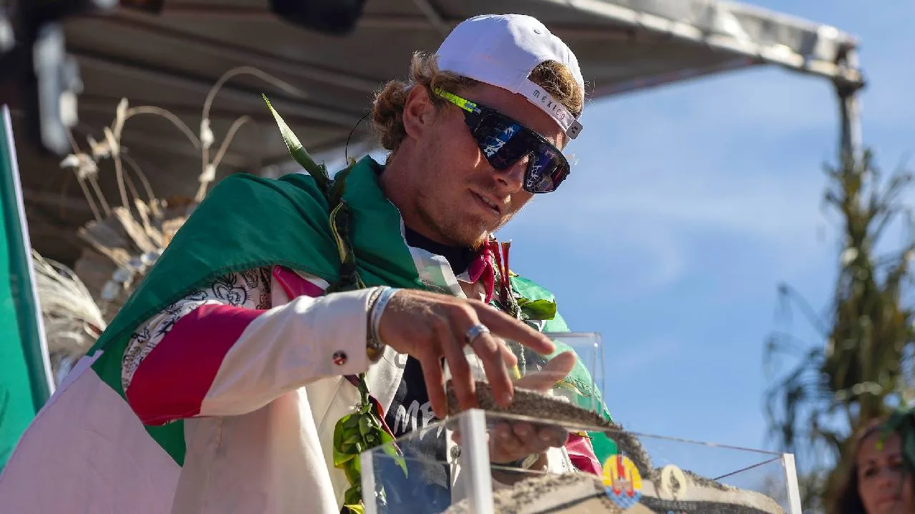 Alan Cleland Jr, surfista mexicano.